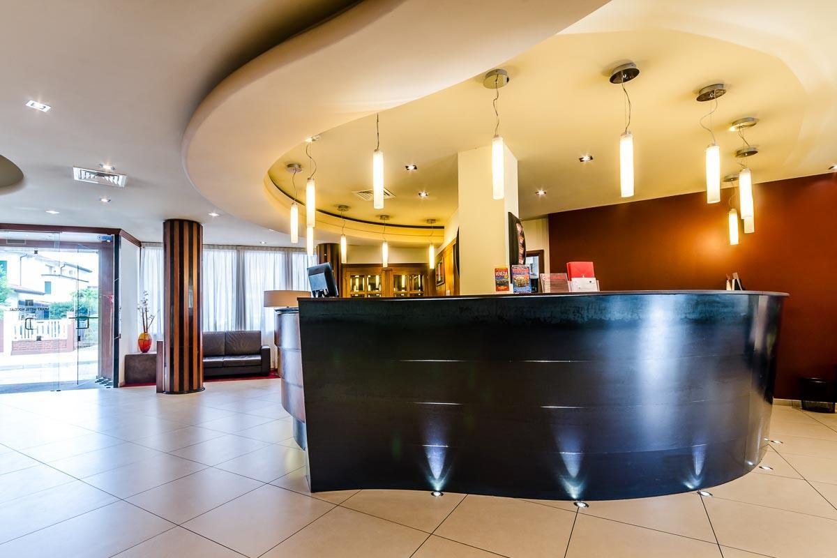 Smart Hotel Holiday Mestre Eksteriør bilde