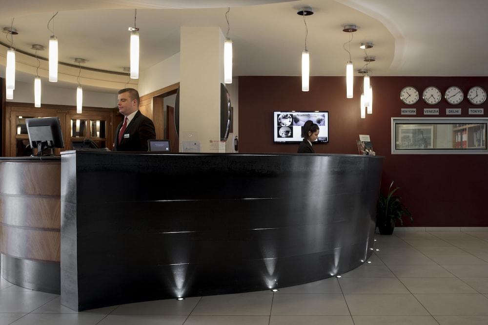 Smart Hotel Holiday Mestre Eksteriør bilde