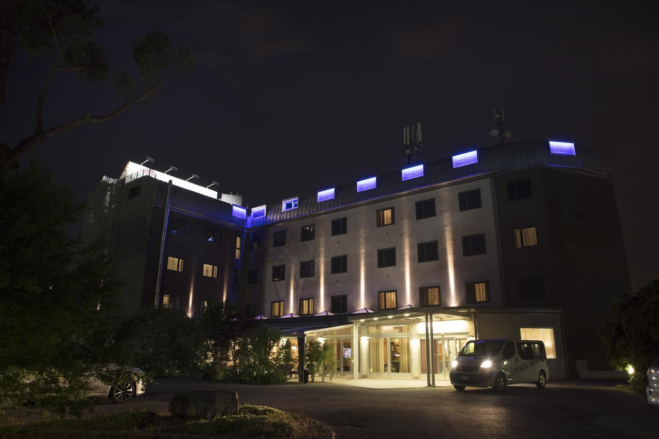 Smart Hotel Holiday Mestre Eksteriør bilde
